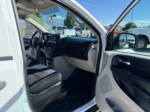 Used 2014 RAM C/V Tradesman image 16