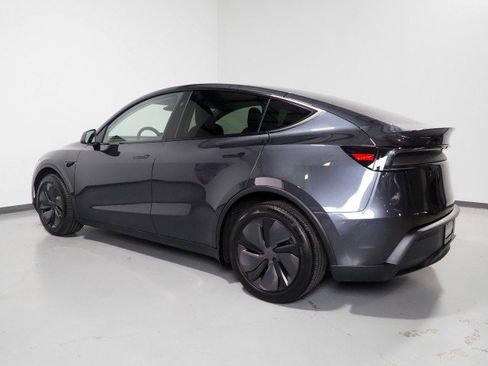 Used 2026 Tesla Model Y Long Range RWD image 9