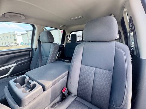 Used 2018 Nissan Titan SV AWD/4WD image 12