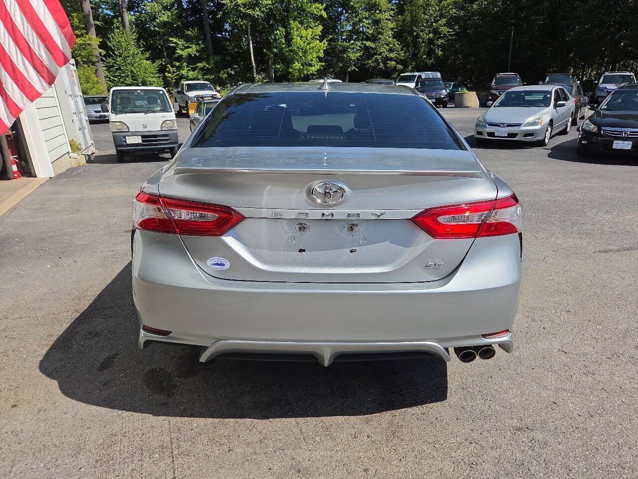 Used 2020 Toyota Camry SE FWD image 8