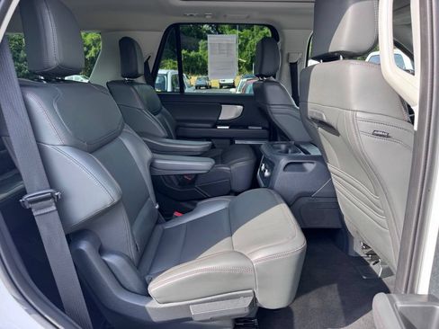 Used 2025 Ford Expedition Active RWD image 30