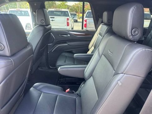 Used 2021 Cadillac Escalade Luxury AWD/4WD image 8