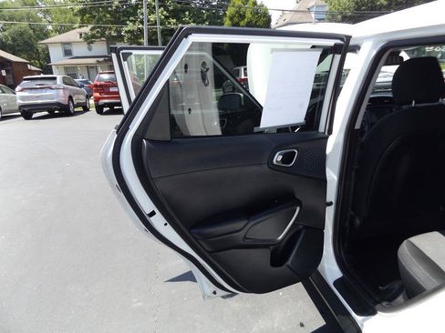 Used 2020 Kia Soul S FWD image 18