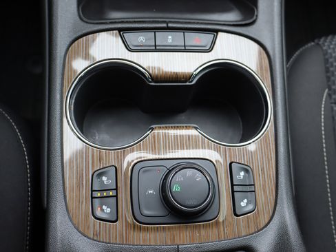 Certified 2023 GMC Acadia SLE w/ Driver Convenience Package image 28