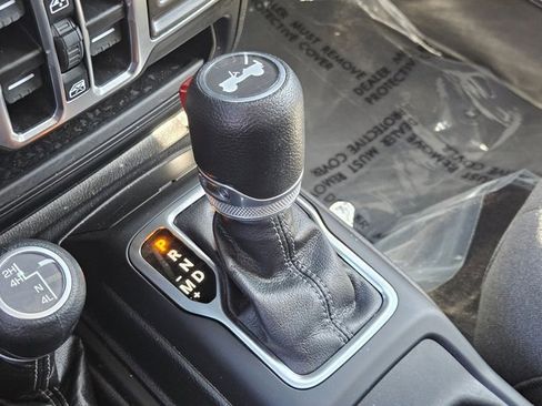 Used 2025 Jeep Wrangler Sport S image 18