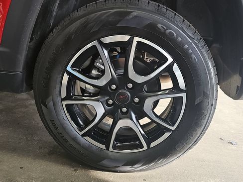 Used 2025 Jeep Compass Trailhawk AWD/4WD image 32
