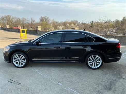 Used 2016 Volkswagen Passat 1.8T w/ Lighting Package image 3