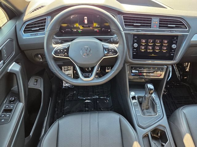 Used 2024 Volkswagen Tiguan SE R-Line w/ MDO Package, Three-Row FWD image 15