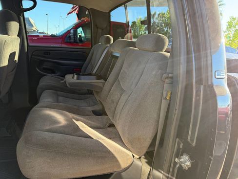 Used 2005 Chevrolet Silverado 2500 LS image 16