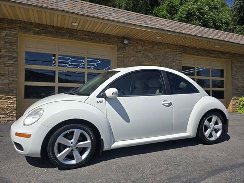 Used 2008 Volkswagen Beetle Triple White Edition FWD image 14