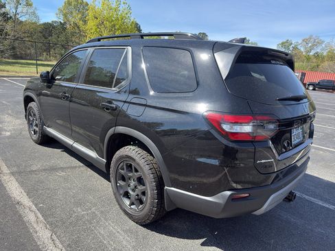 Certified 2025 Honda Pilot TrailSport image 2