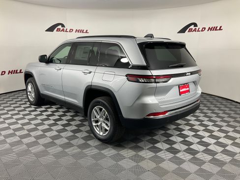 New 2025 Jeep Grand Cherokee Laredo X image 4