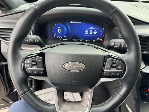 Used 2022 Ford Explorer Platinum w/ Equipment Group 601A image 22