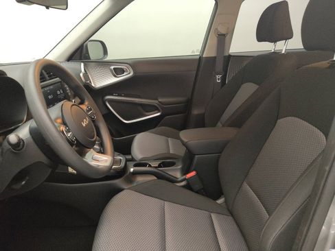 Used 2025 Kia Soul LX image 17