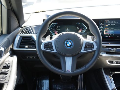 Used 2025 BMW X5 xDrive50e w/ M Sport Package image 12