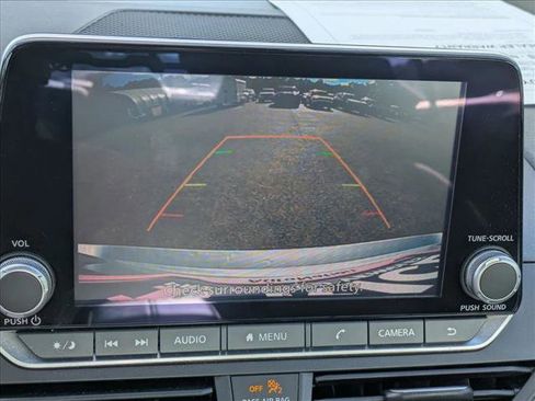 Used 2024 Nissan Altima 2.5 SV FWD image 13