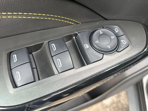 Used 2024 Chevrolet Trax LT w/ LT Convenience Package FWD image 18