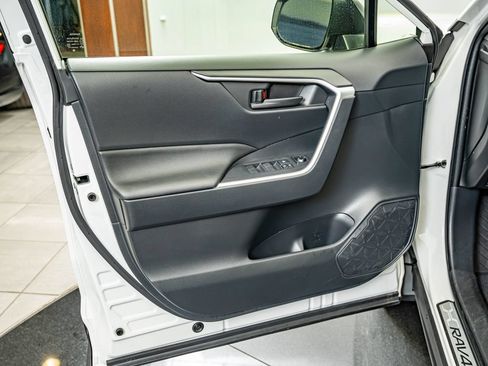Used 2025 Toyota RAV4 LE AWD/4WD image 18