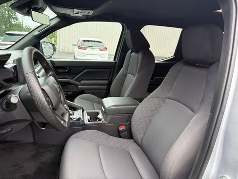 Used 2025 Toyota Tacoma SR5 AWD/4WD image 17