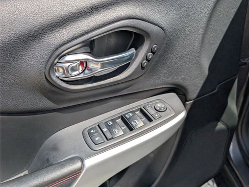 Used 2018 Jeep Cherokee Trailhawk w/ Quick Order Package 27L image 20