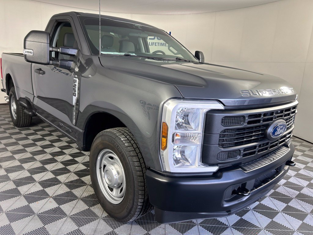 Used 2025 Ford F250 XL RWD image 3