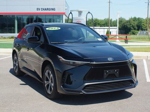 Used 2024 Toyota bZ4X FWD image 2