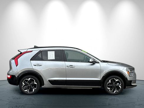 Used 2023 Kia Niro Wind w/ Wind Preserve Package image 3