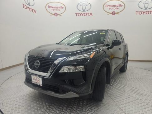 Used 2023 Nissan Rogue SV FWD image 2