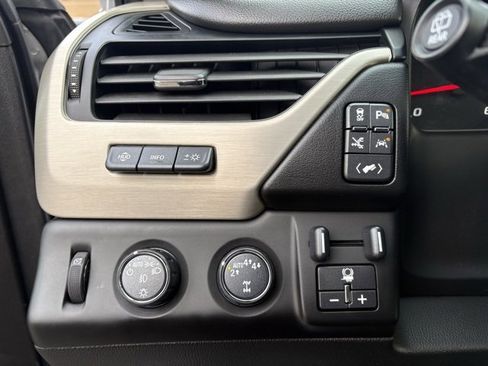 Used 2019 GMC Yukon XL Denali w/ Denali Ultimate Package image 34