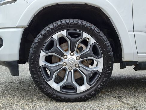 Used 2024 RAM 1500 Limited w/ Body Color Bumper Group image 11