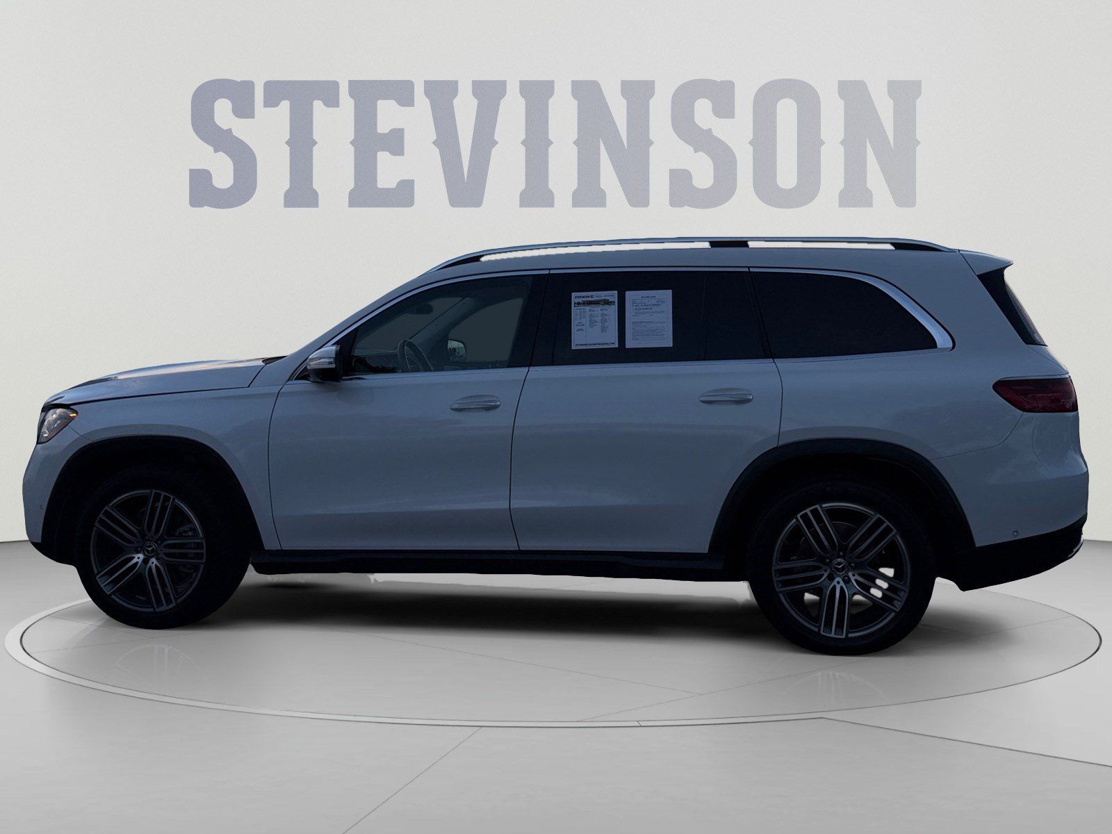 Used 2024 Mercedes-Benz GLS 450 4MATIC image 2