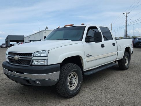Used 2005 Chevrolet Silverado 2500 LS w/ Heavy-Duty Power Package image 1