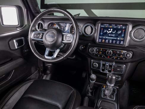 Used 2020 Jeep Wrangler Unlimited Sahara AWD/4WD image 7