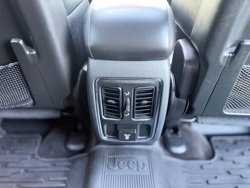 Used 2017 Jeep Grand Cherokee Altitude AWD/4WD image 16