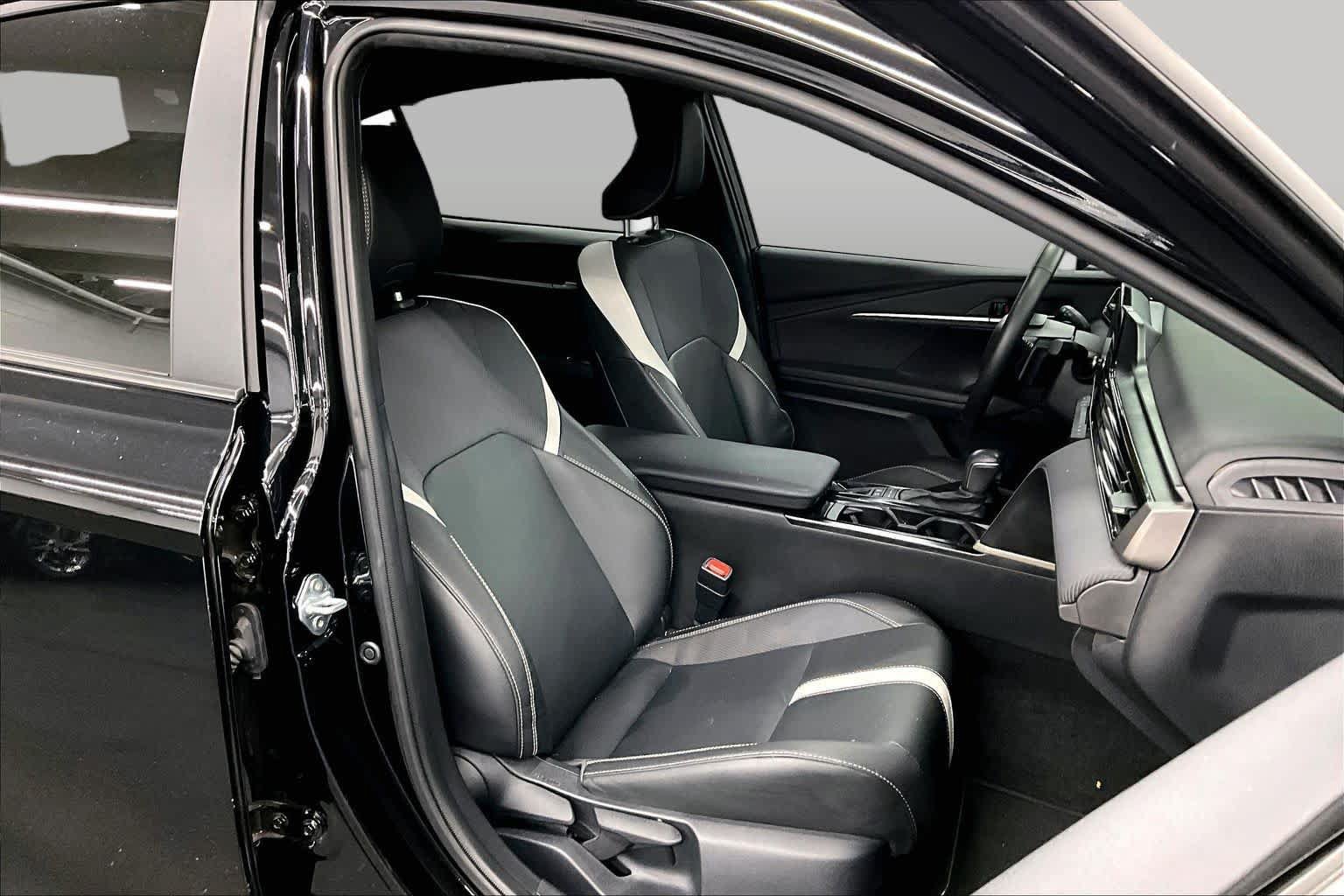Used 2026 Toyota Camry SE FWD image 8