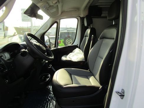 New 2025 RAM ProMaster 2500 w/ Convenience Group FWD image 10