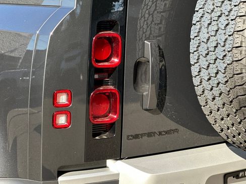 Used 2025 Land Rover Defender 110 S image 14