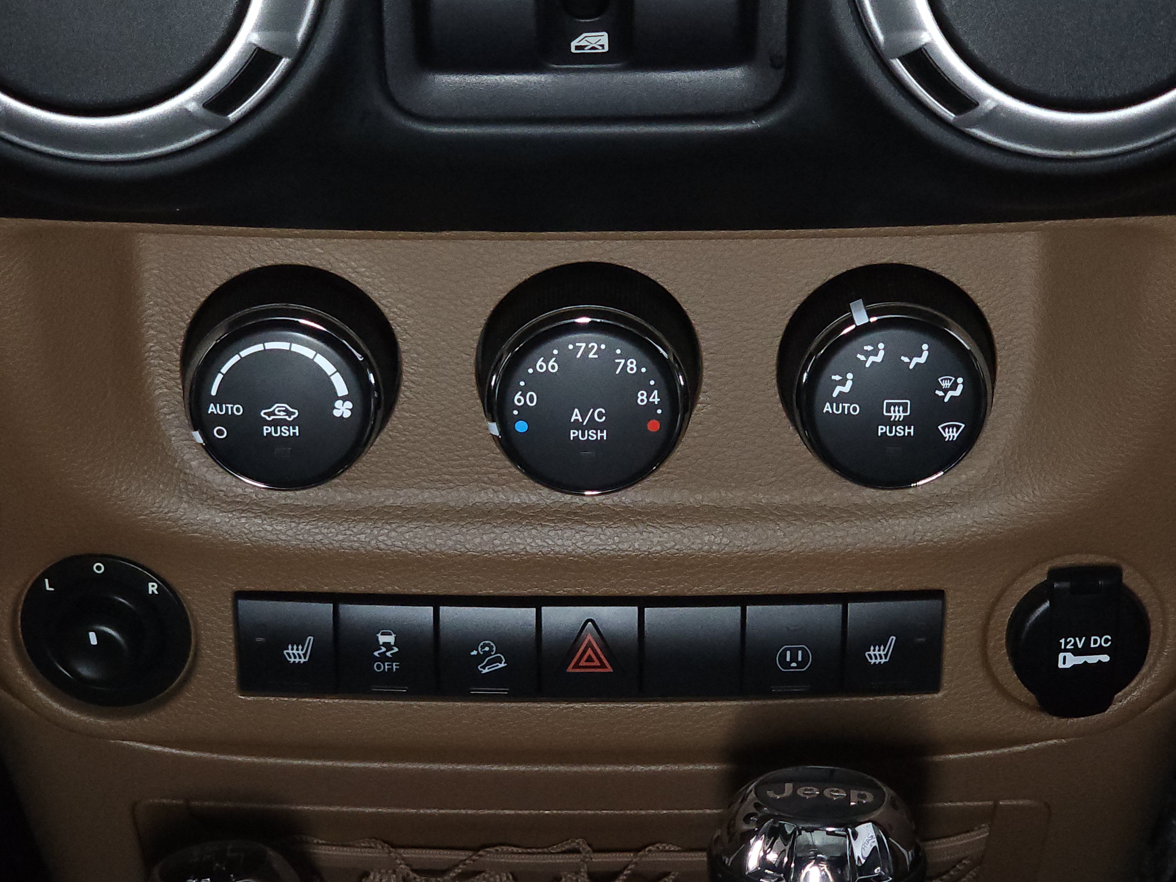 Used 2014 Jeep Wrangler Unlimited Sahara w/ Max Tow Package AWD/4WD image 30