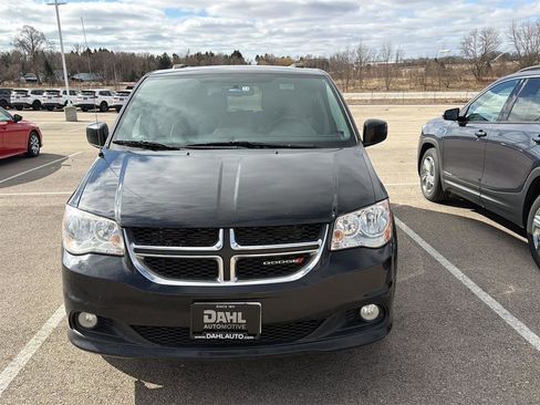 Used 2017 Dodge Grand Caravan SXT image 19