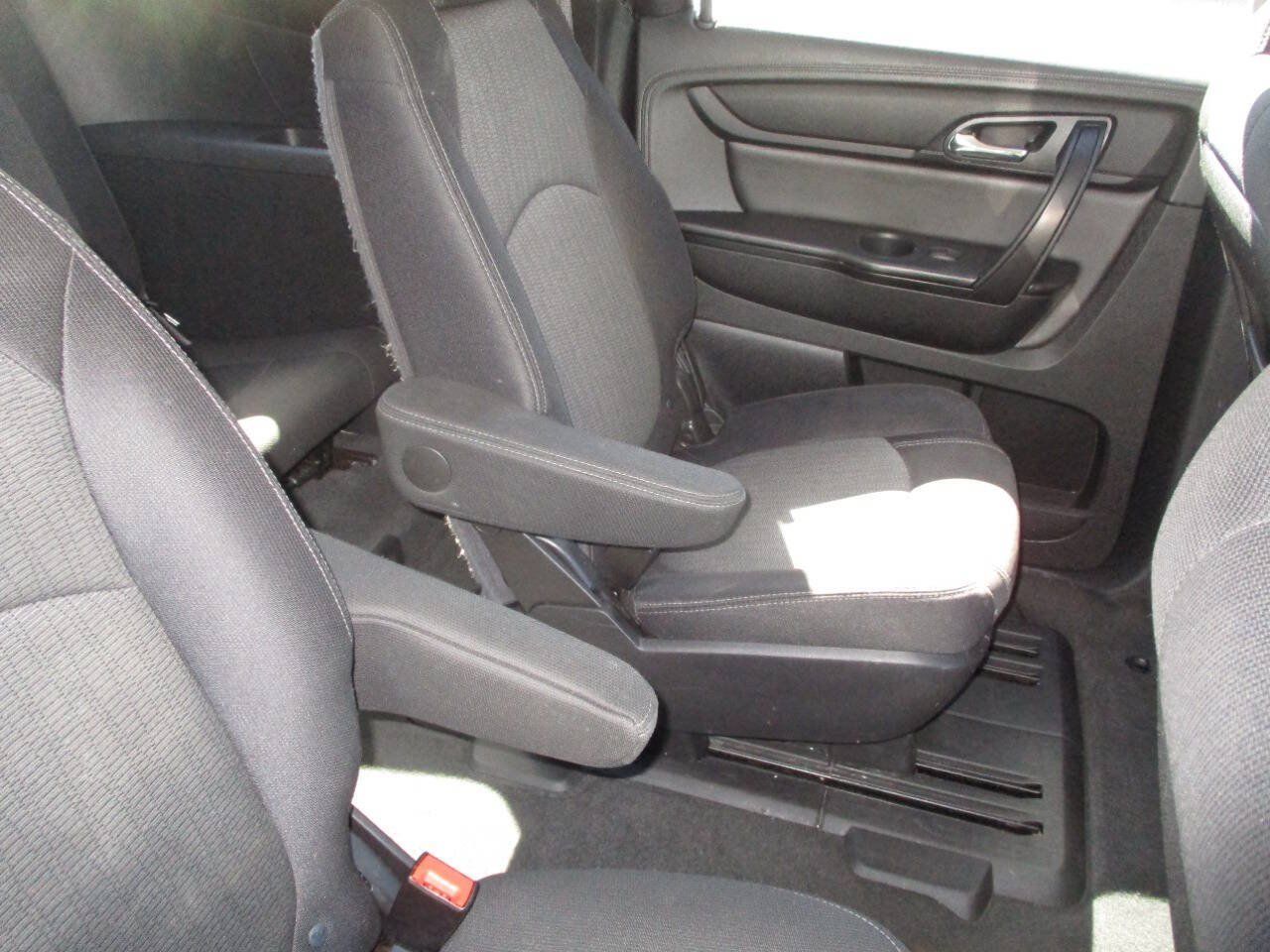 Used 2017 Chevrolet Traverse LT w/ Style and Technology Package FWD image 13