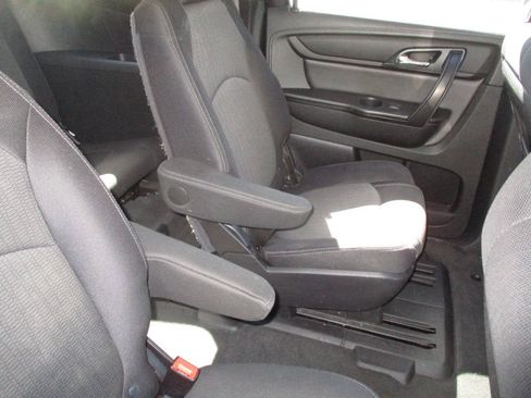 Used 2017 Chevrolet Traverse LT w/ Style and Technology Package FWD image 13