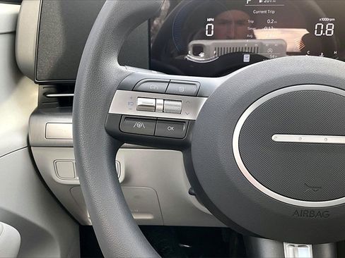 Used 2025 Hyundai Kona SE image 18