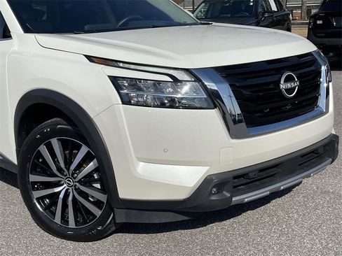 Used 2024 Nissan Pathfinder Platinum w/ Cargo Package image 9