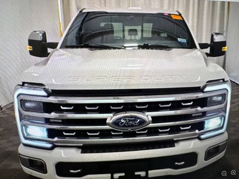 Used 2023 Ford F250 Platinum AWD/4WD image 5