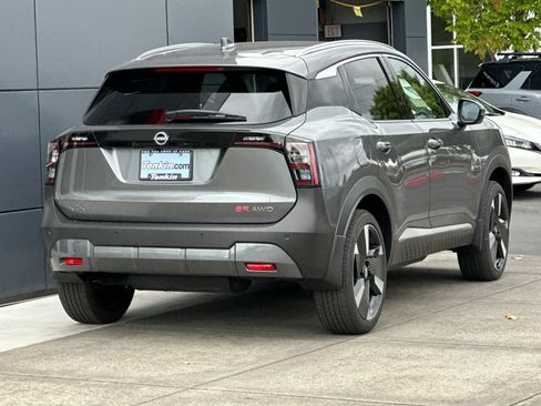 Used 2025 Nissan Kicks SR w/ Illumination Package AWD/4WD image 3