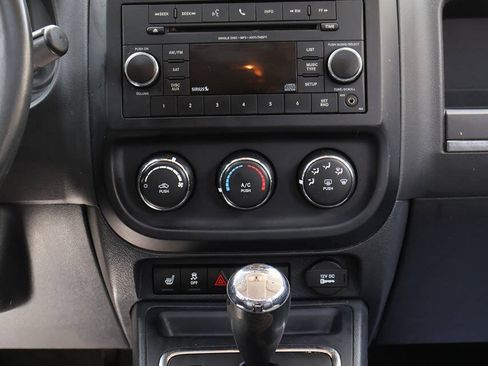 Used 2016 Jeep Patriot High Altitude FWD image 27