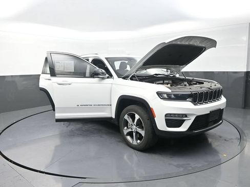 Used 2023 Jeep Grand Cherokee 4WD 4xe image 29