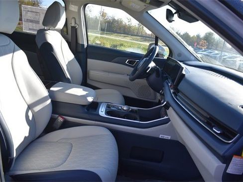 New 2026 Kia Carnival EX image 13