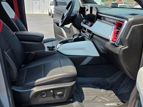 Used 2024 GMC Canyon AT4X AWD/4WD image 15
