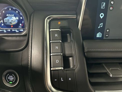 Certified 2023 Chevrolet Tahoe Z71 w/ Luxury Package AWD/4WD image 18